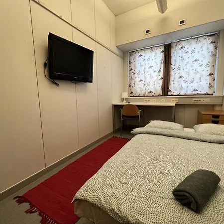 Hostel Office House Services 660 *